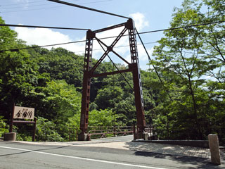 早川渓谷を渡る吊り橋